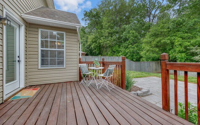 Building Photo - READY NOW!! 4-Bedroom Home w/Attached Garage! Pet Friendly - Fenced Backyard - MUST SEE!