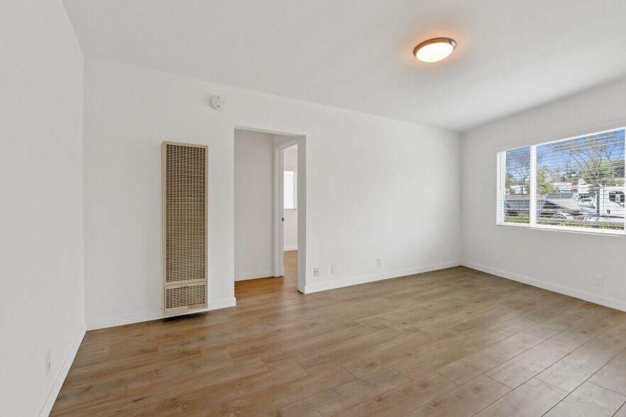 Building Photo - 10900 Santa Monica Blvd