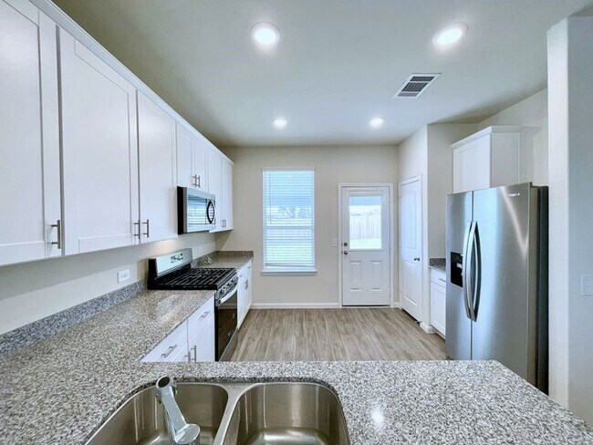 Building Photo - 16103 Kingfield Haven Dr