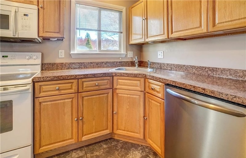 Building Photo - 99 Putney Dr