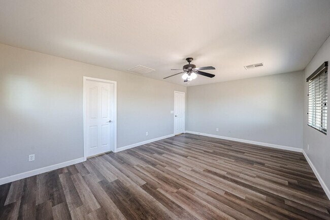 Building Photo - 16982 W Rio Vista Ln