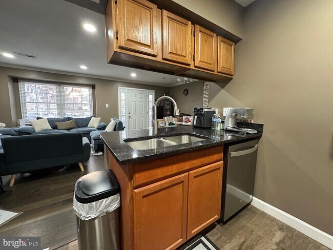 Building Photo - 12103 Salemtown Dr