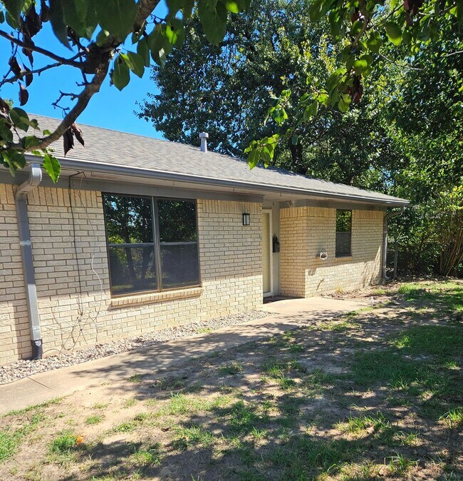 Building Photo - 3201 Libbie St