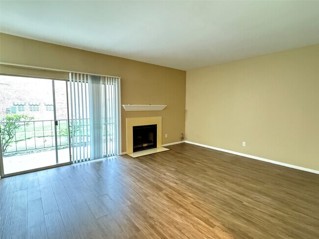 Building Photo - 6500 Harbor Town Dr