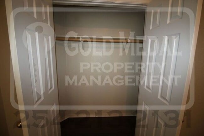 Building Photo - Willamette Wins – Where Convenience Meets Everyday Living!