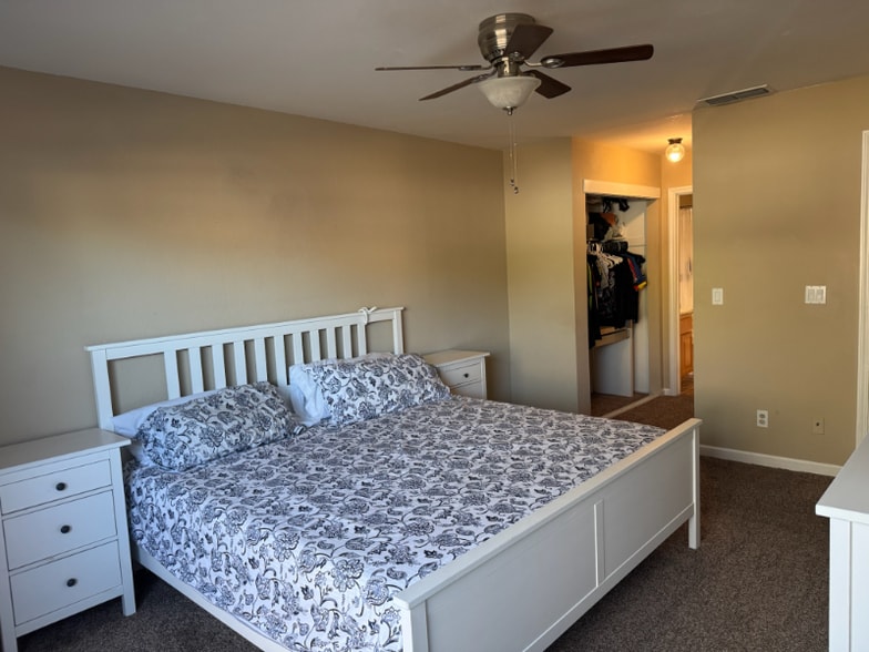Building Photo - 9410 Aizenberg Cir