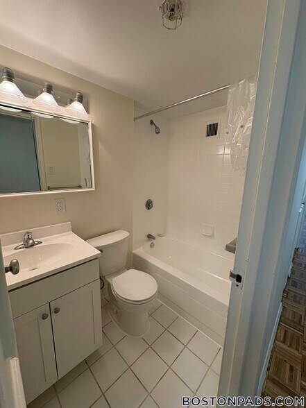 Building Photo - 185 Freeman St