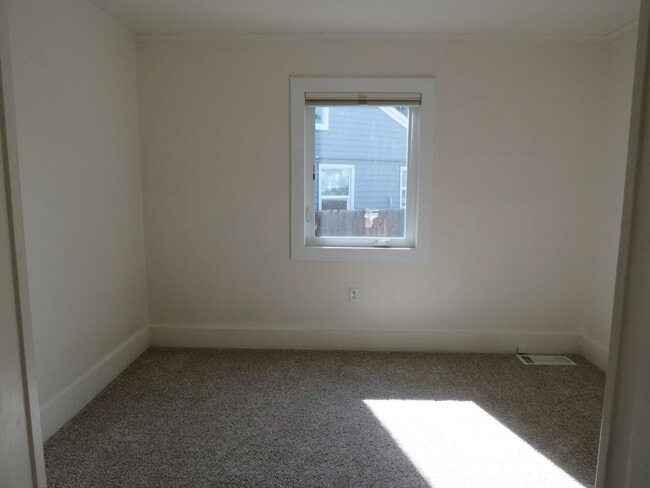 Building Photo - Cute and Charming 2 Bed/ 1 Bath Stand Alone Condo!