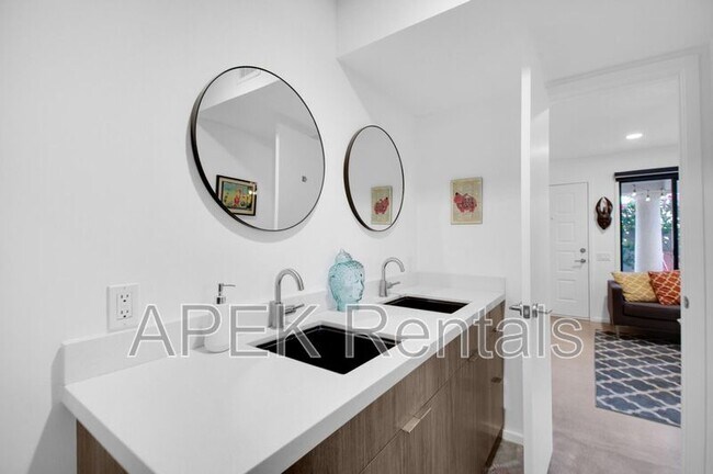 Building Photo - 353 N Hermosa Dr