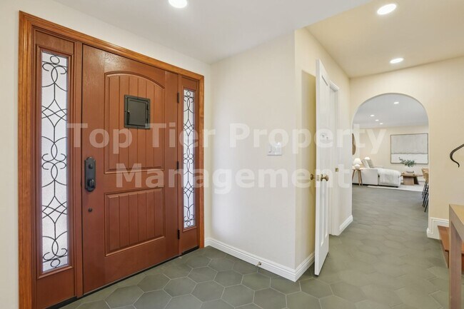 Building Photo - 44 Lariat Ct
