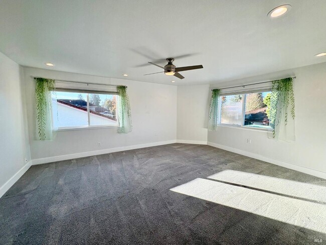 Building Photo - 5705 Davis Cir