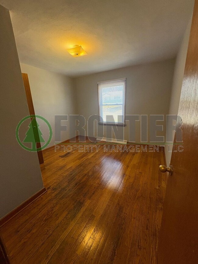 Building Photo - 532 Ames Pl