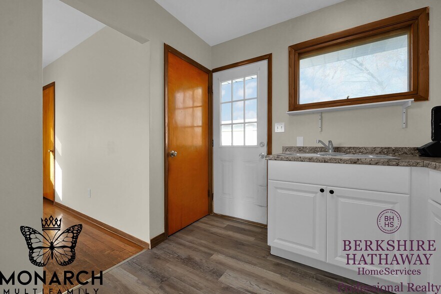 Building Photo - 995 Wiltshire Rd