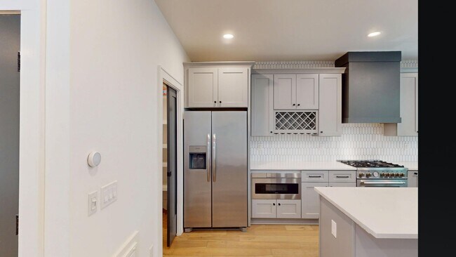 Building Photo - 617 W Worthington Ave