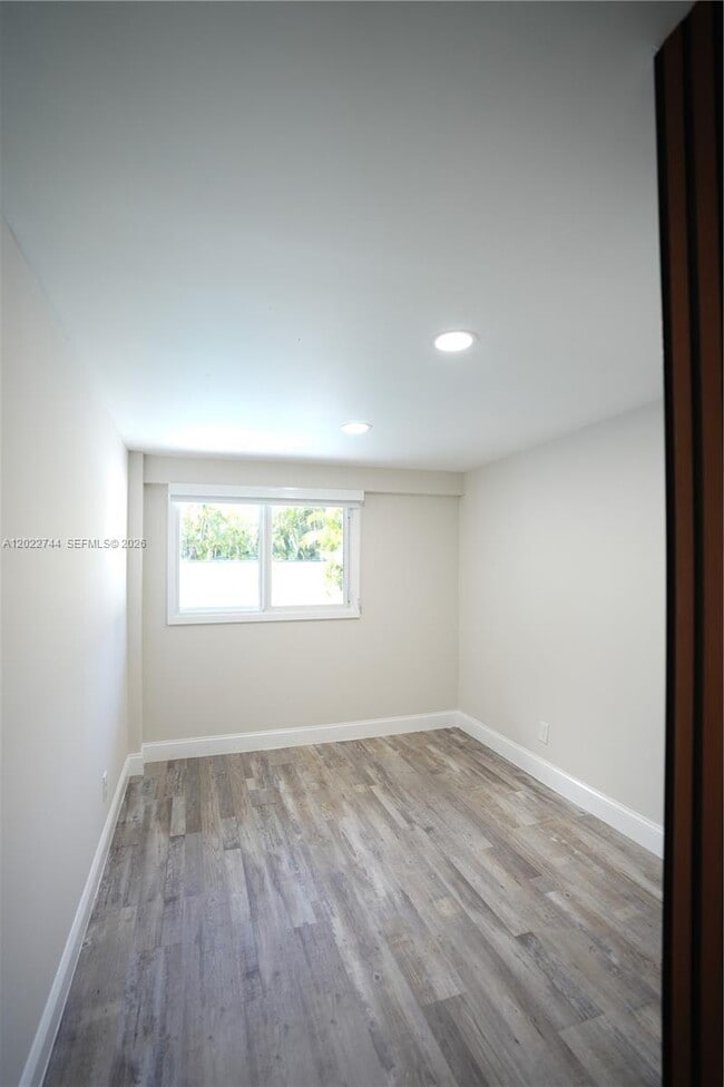 Building Photo - 2573 Conroy Dr