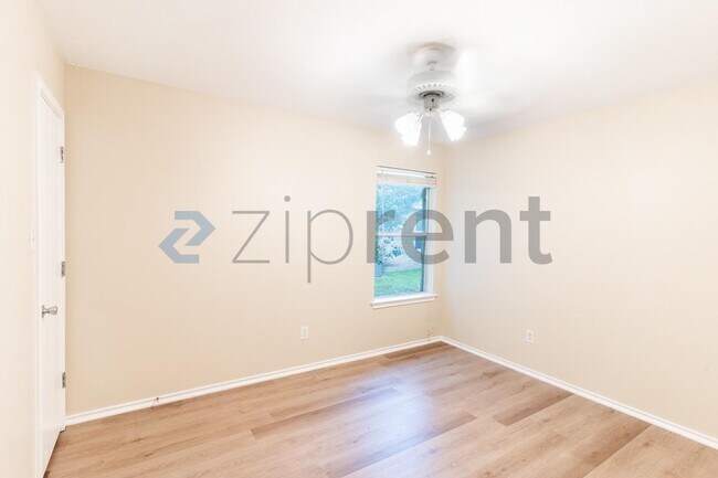 Building Photo - 419 Indian Meadow Dr