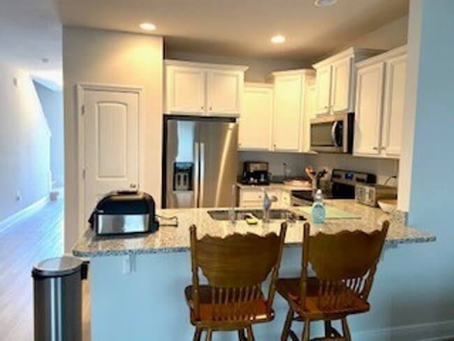 Building Photo - FURNISHED!!!  BEAUTIFUL 3 BEDROOM 2.5 BATH...