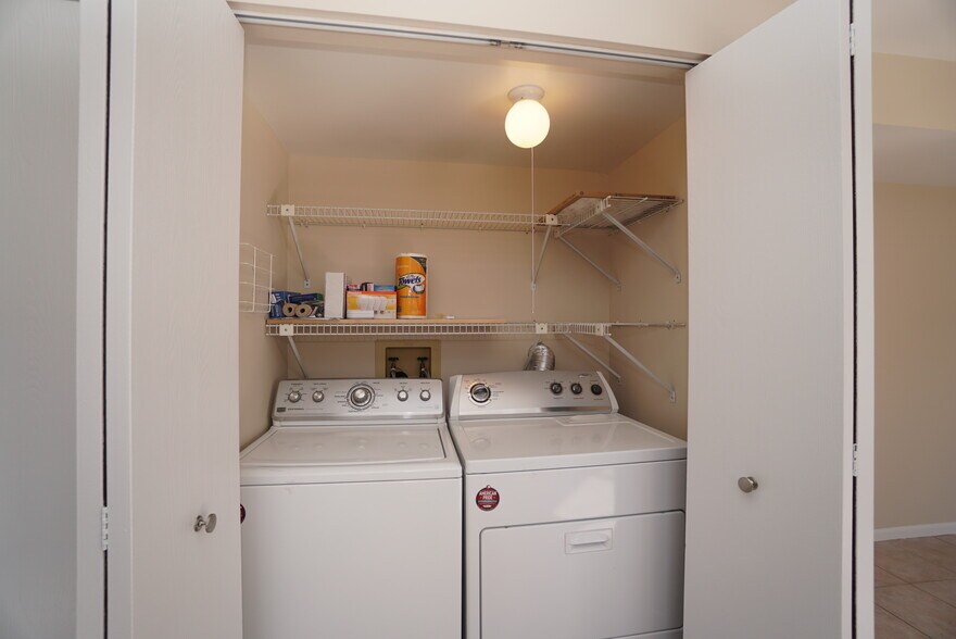 Laundry - 86 Bradford Ln