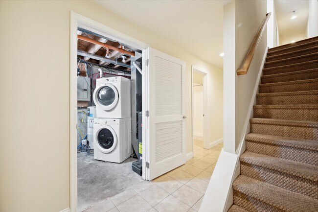 Building Photo - 1705 Arlington St