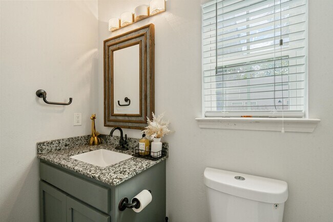 Building Photo - 200 Wallen St