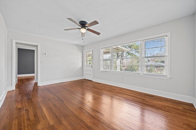 Building Photo - Duplex