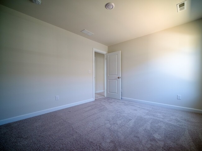 Building Photo - 515 Nixon Rd