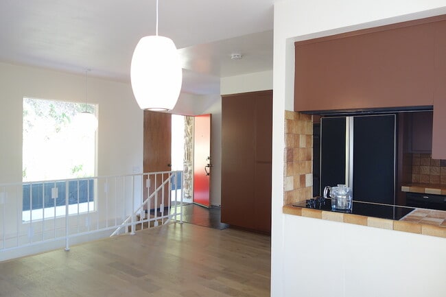 Building Photo - 702 Cavanagh Rd