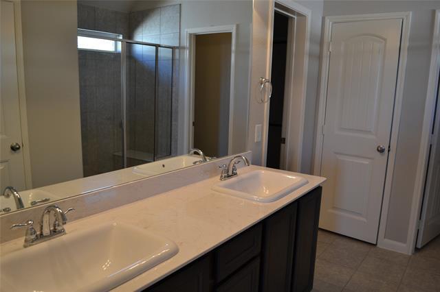 Building Photo - 5090 Royal Springs Dr