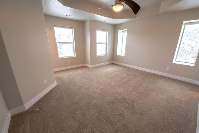 Building Photo - Beautiful Draper Townhomes in Prime Location