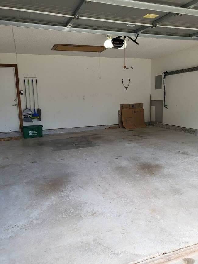 Building Photo - (3) Bed/(2) Bath in Eagle Cliff Addition A...