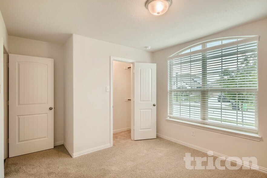 Building Photo - 1348 Renoir Dr