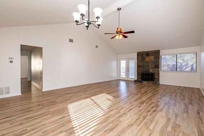 Building Photo - Beautiful 3 bedroom Home in North Austin!!