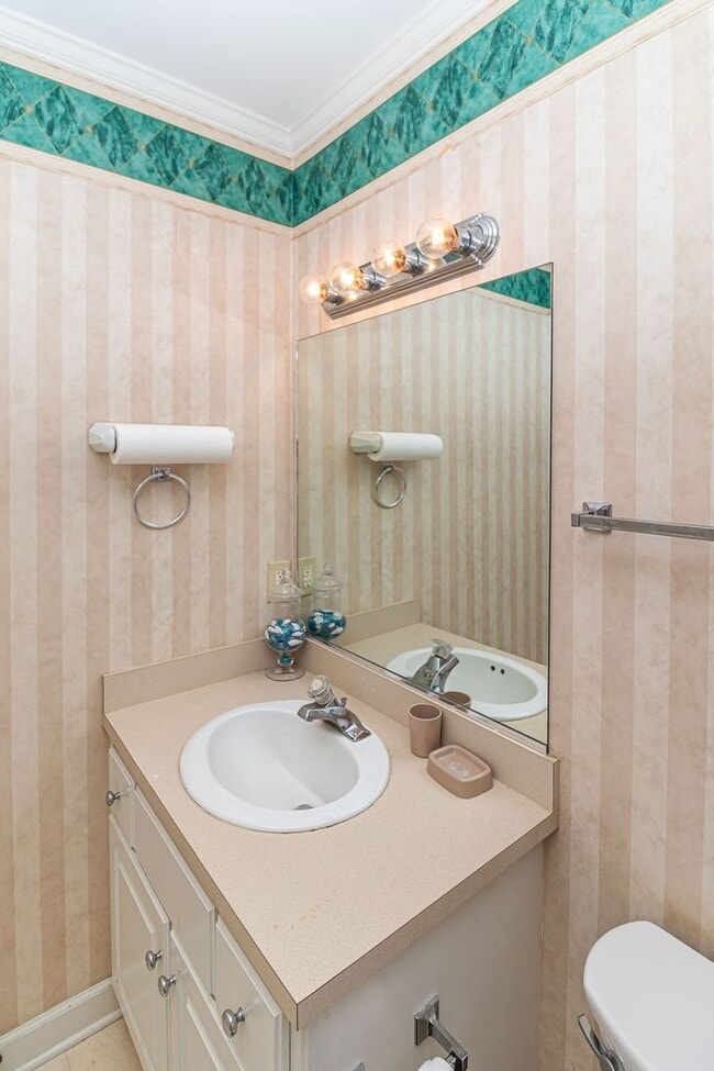 Building Photo - MUST SEE 3 BR | 2 BA w/ Finished Bonus Roo...