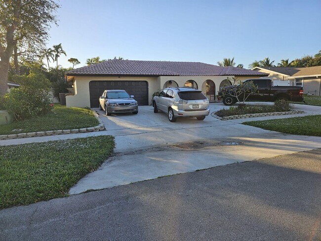 Primary Photo - 251 SW 15th Dr