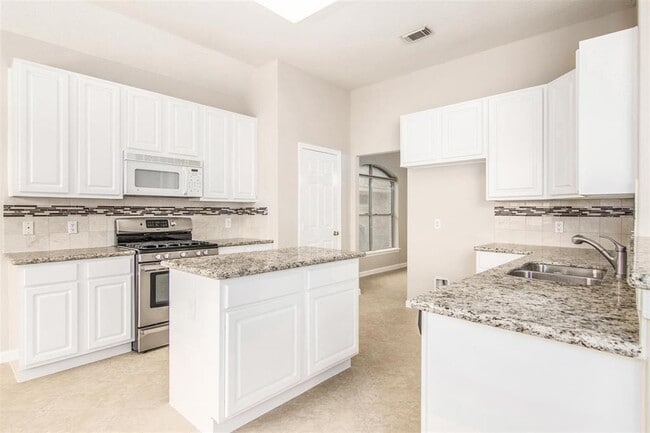 Building Photo - 20719 Medallion Pointe Dr