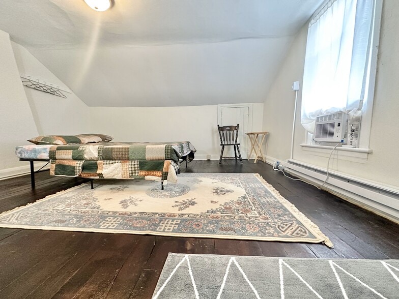 Building Photo - 1001 Cherry St