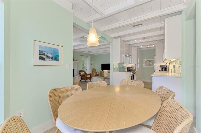 Building Photo - 5253 Avenida Del Mare