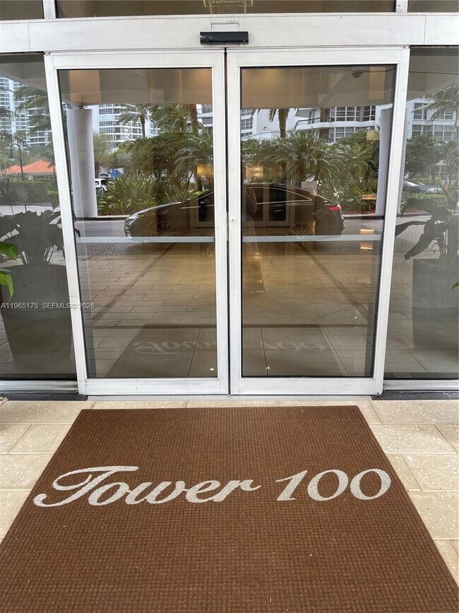 Building Photo - 19195 NE 36th Pl