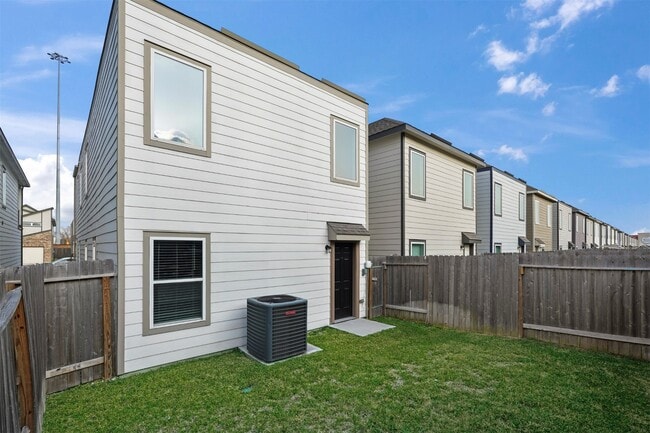 Building Photo - 15345 Estrella Rd E