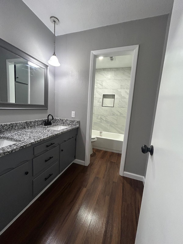 Building Photo - 704 W Pleasantview Dr