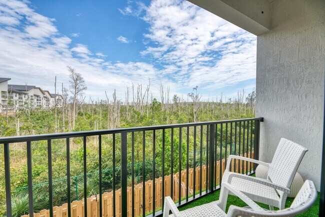 Building Photo - 7831 NW 104th Ave