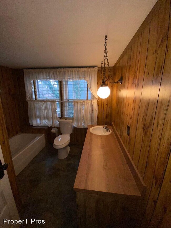 Building Photo - 4 br, 3 bath House - 802 West Franklin Street