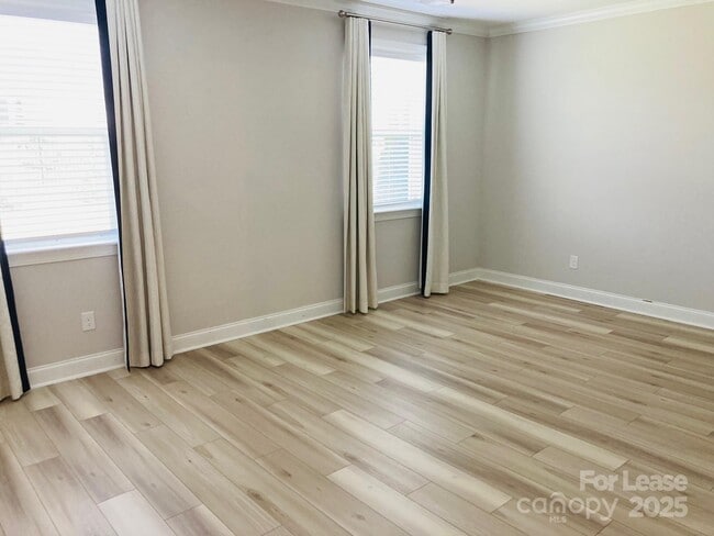 Building Photo - 6140 Pier Dr