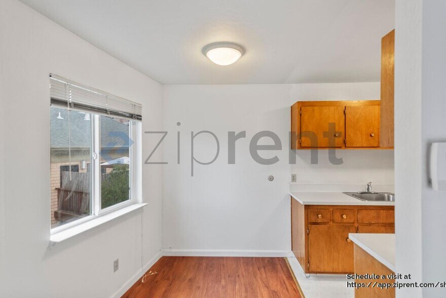 Building Photo - 321 Athol Ave