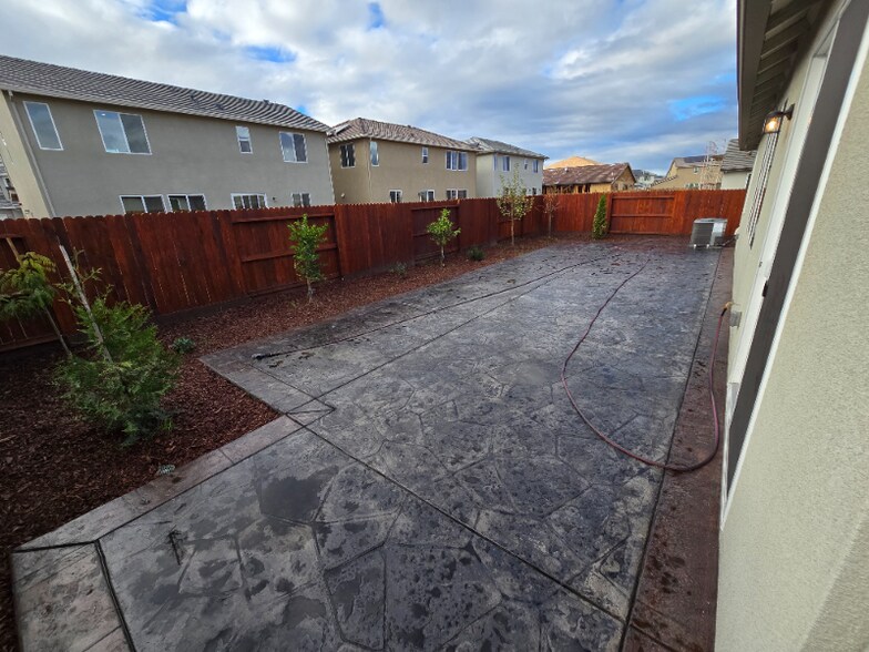 Building Photo - 1743 Shingle Ave