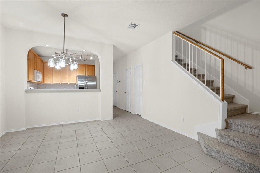Building Photo - 16100 S Great Oaks Dr