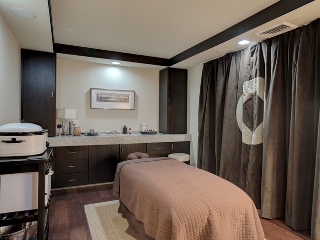 Spa Room - 424 Sandpoint Ave