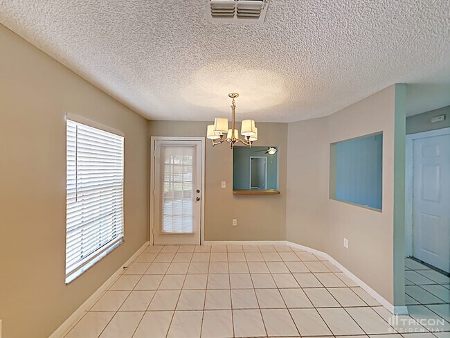 Building Photo - 10827 Claymont Dr