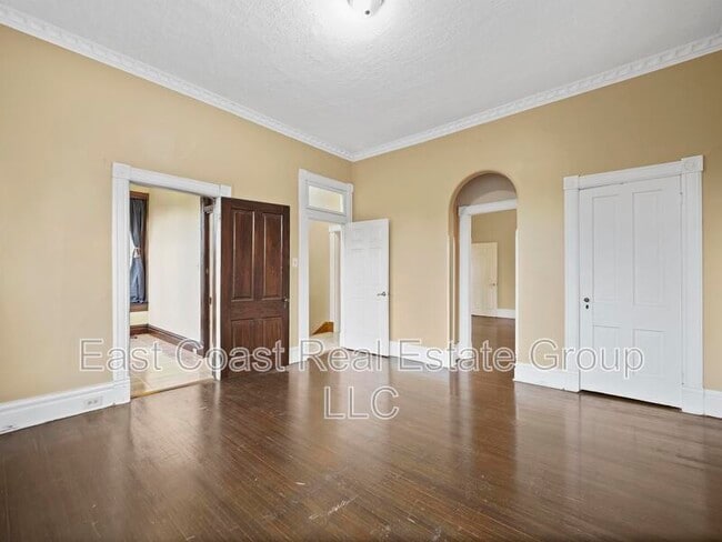 Building Photo - 448 Summit Ave