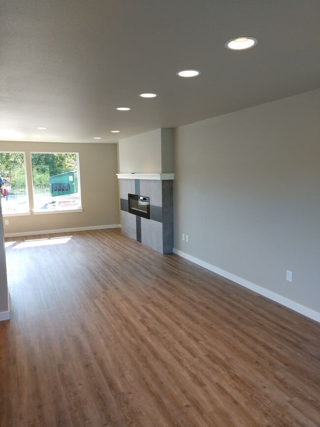 Building Photo - 2235 Electric Ave